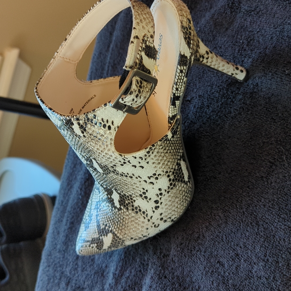 Shoes - Picture 4 of 5